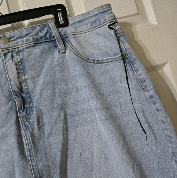 NWOT Ava & Viv A-Line Denim Midi Skirt, Light Wash, Front Slit, Plus Size 18W. - Picture 4 of 12